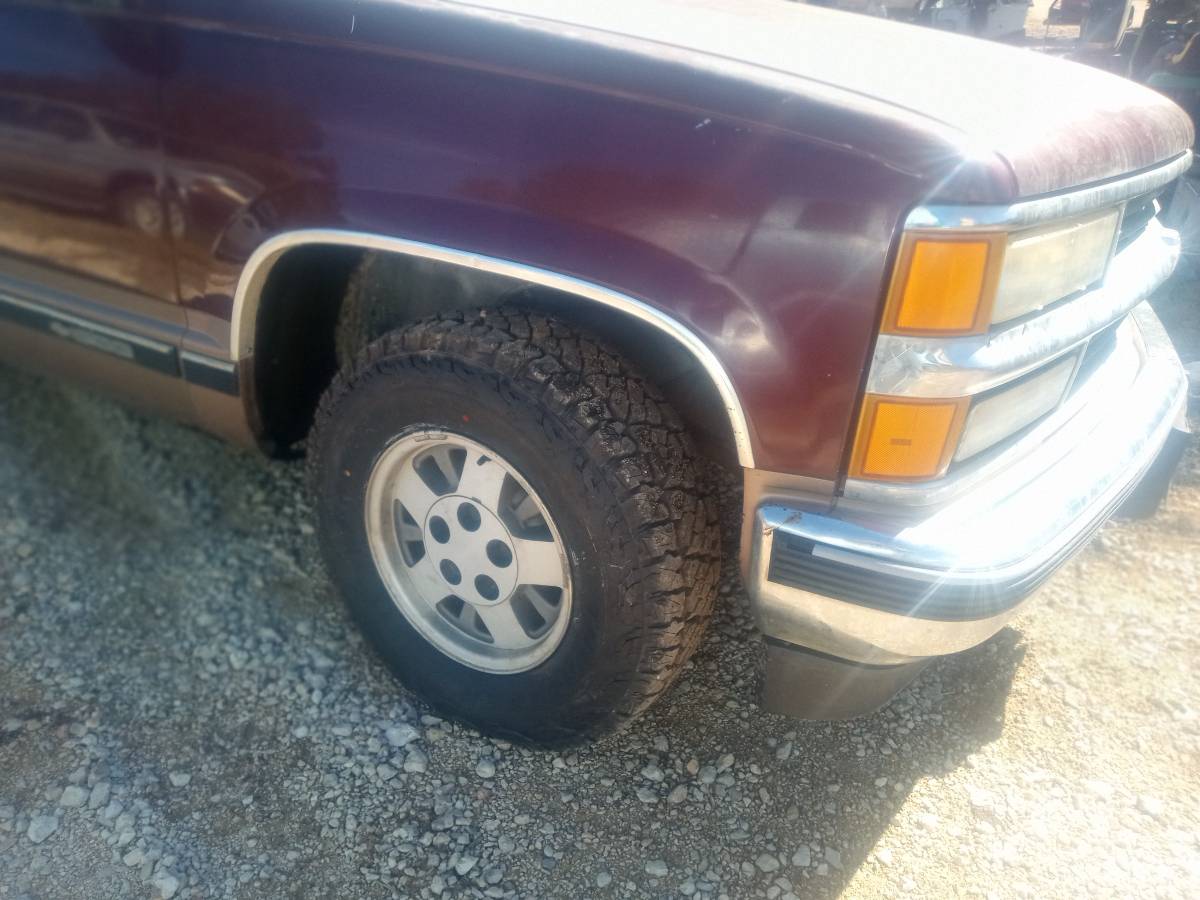 Chevy-suburban-1500-1995-custom-7