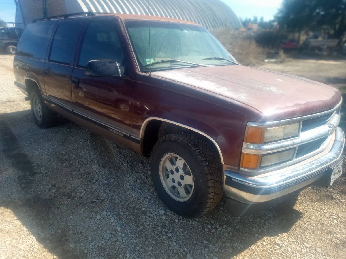 Chevy-suburban-1500-1995-custom-9