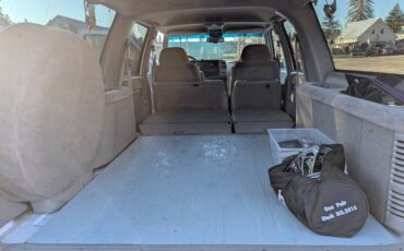 Chevy-suburban-1995-white-1