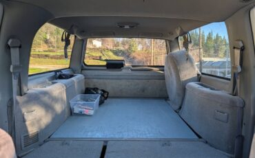 Chevy-suburban-1995-white-4