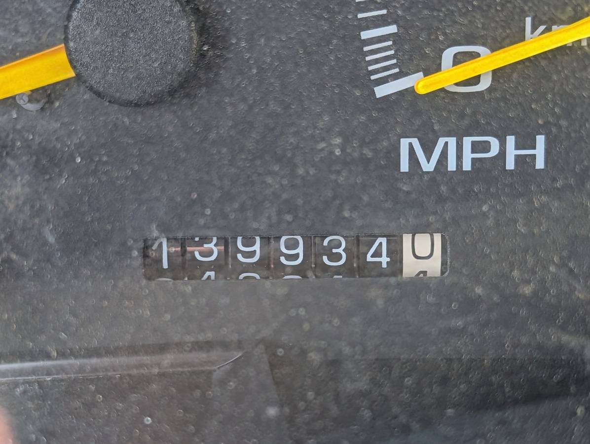 Chevy-suburban-1995-white-7