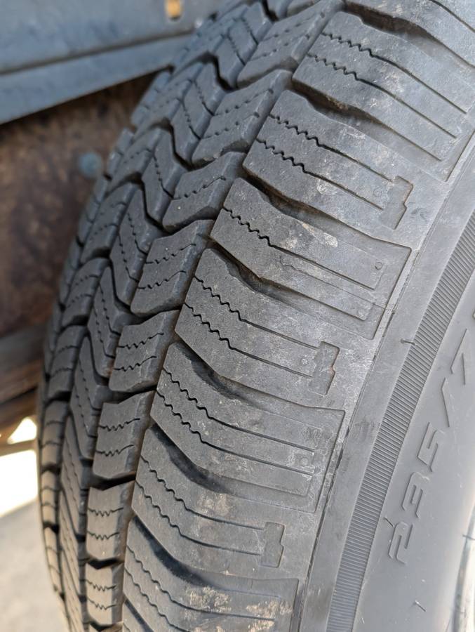 Chevy-suburban-1995-white-9