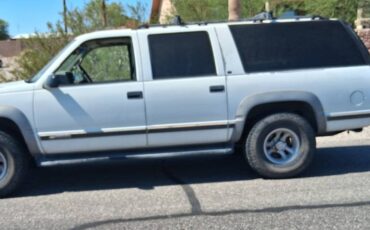 Chevy-suburban-4wd.-1996-white-1