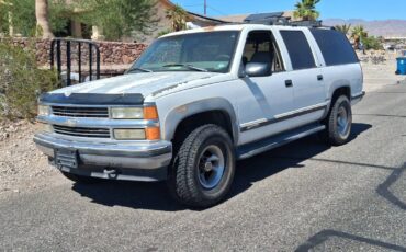 Chevy-suburban-4wd.-1996-white-2