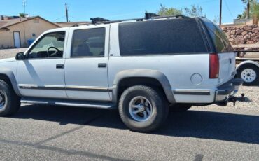 Chevy-suburban-4wd.-1996-white-3