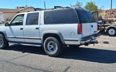 Chevy-suburban-4wd.-1996-white