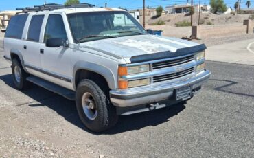 Chevy-suburban-4wd.-1996-white-4