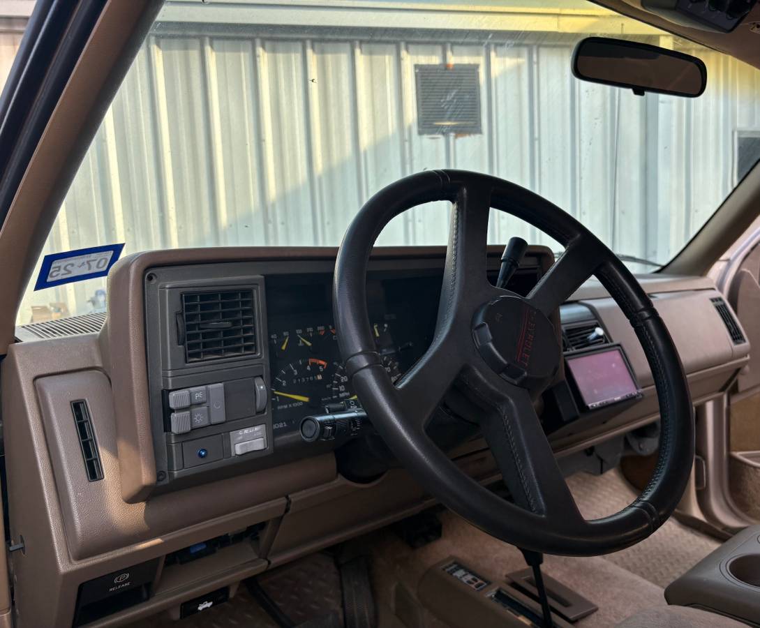 Chevy-suburban-lt-4x4-1993-brown-3