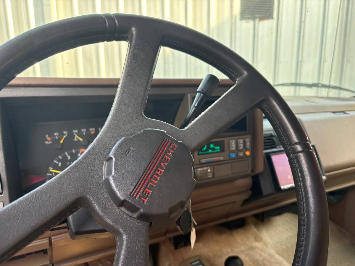 Chevy-suburban-lt-4x4-1993-brown-4