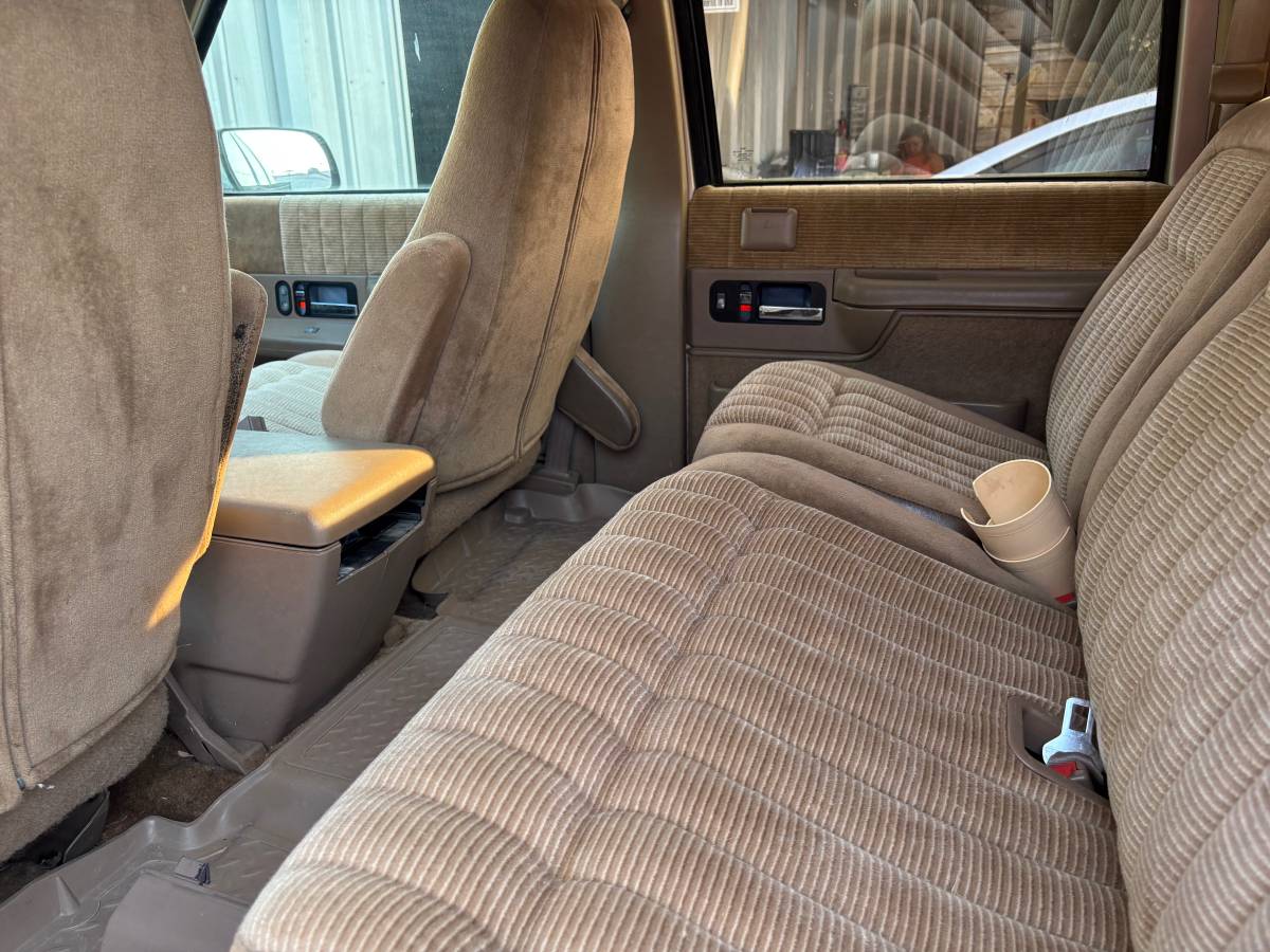 Chevy-suburban-lt-4x4-1993-brown-6