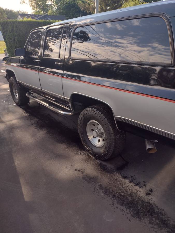 Chevy-suburban-v-1500-1991-black-11