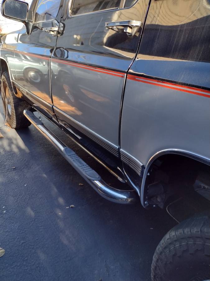 Chevy-suburban-v-1500-1991-black-14