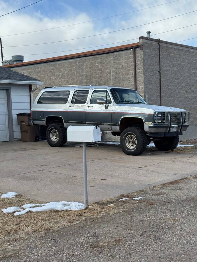 Chevy-suburban-v1500-5.7-4x4-1990-grey-2