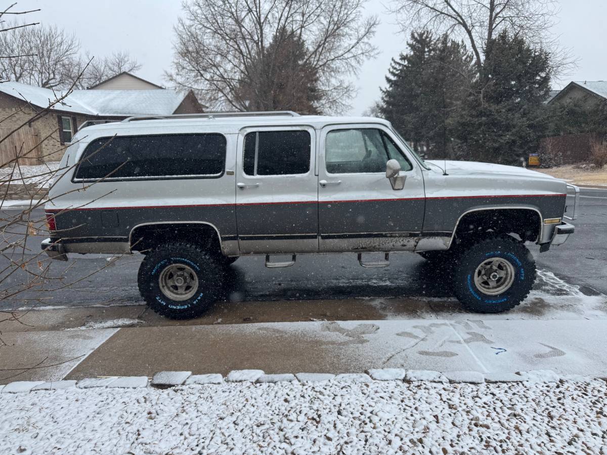 Chevy-suburban-v1500-5.7-4x4-1990-grey-4