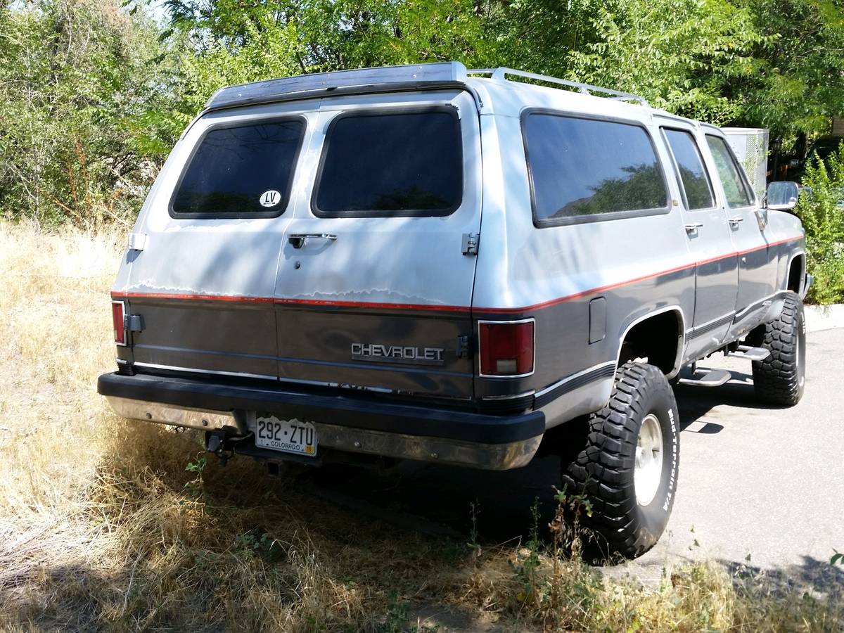 Chevy-suburban-v1500-5.7-4x4-1990-grey-9