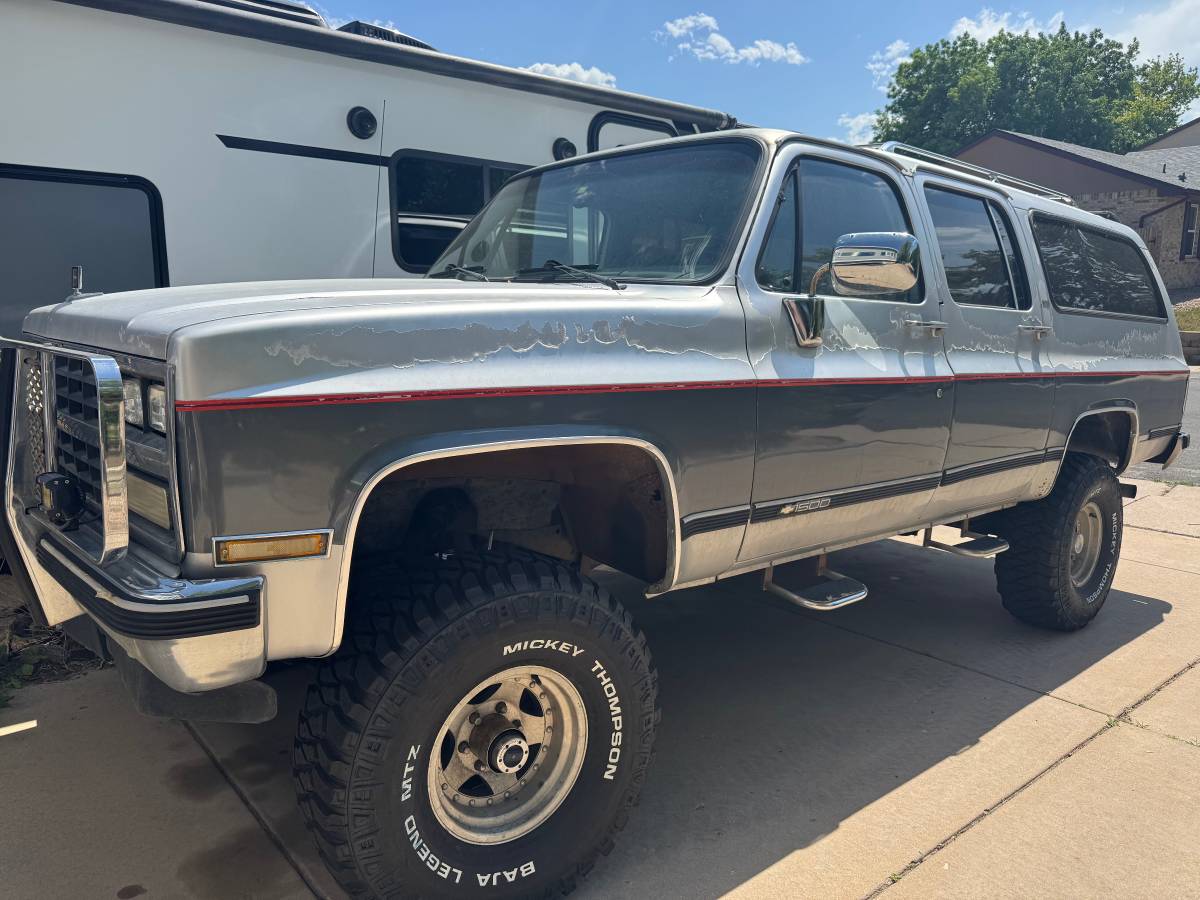 Chevy-suburban-v1500-5.7-4x4-1990-grey