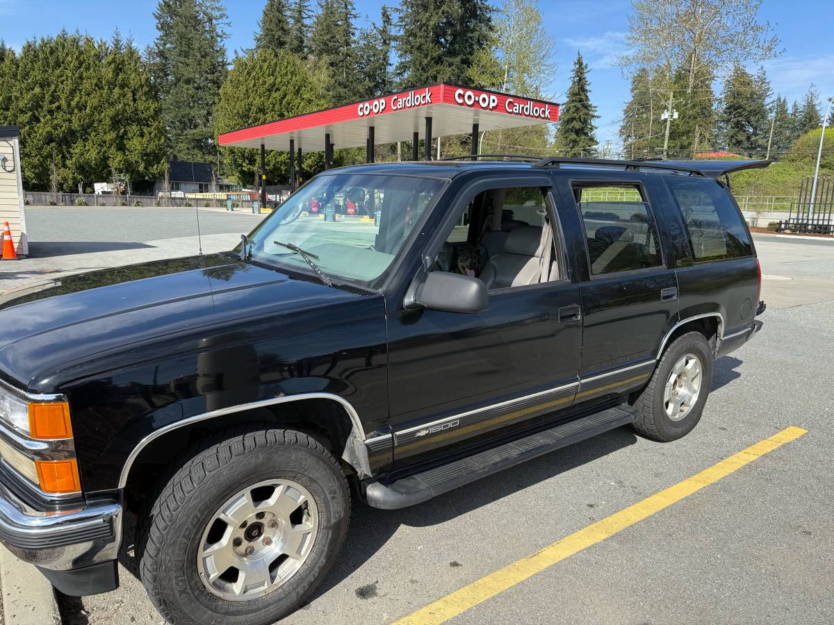 Chevy-tahoe-4x4-1995-black-1