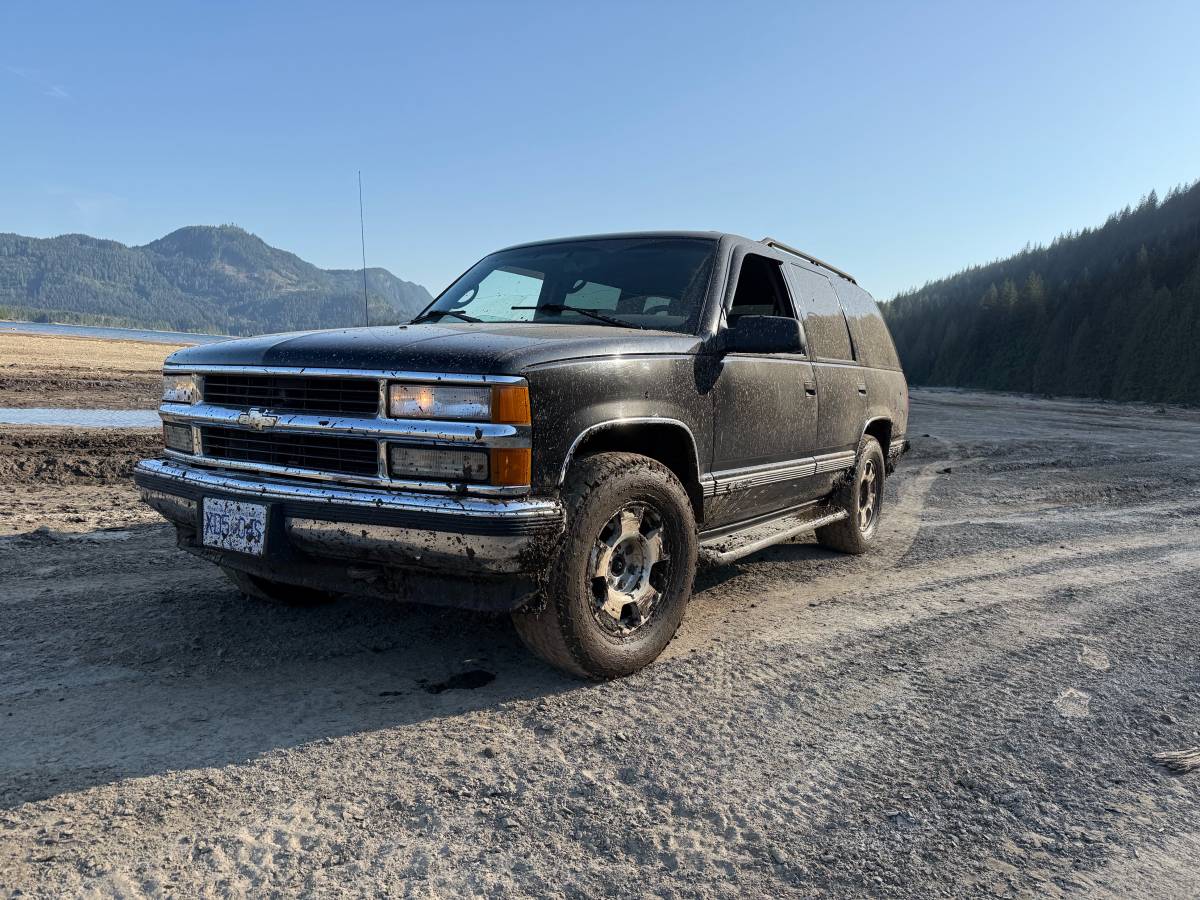 Chevy-tahoe-4x4-1995-black