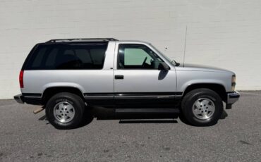 Chevy-tahoe-lt-4x4-1995-silver-1