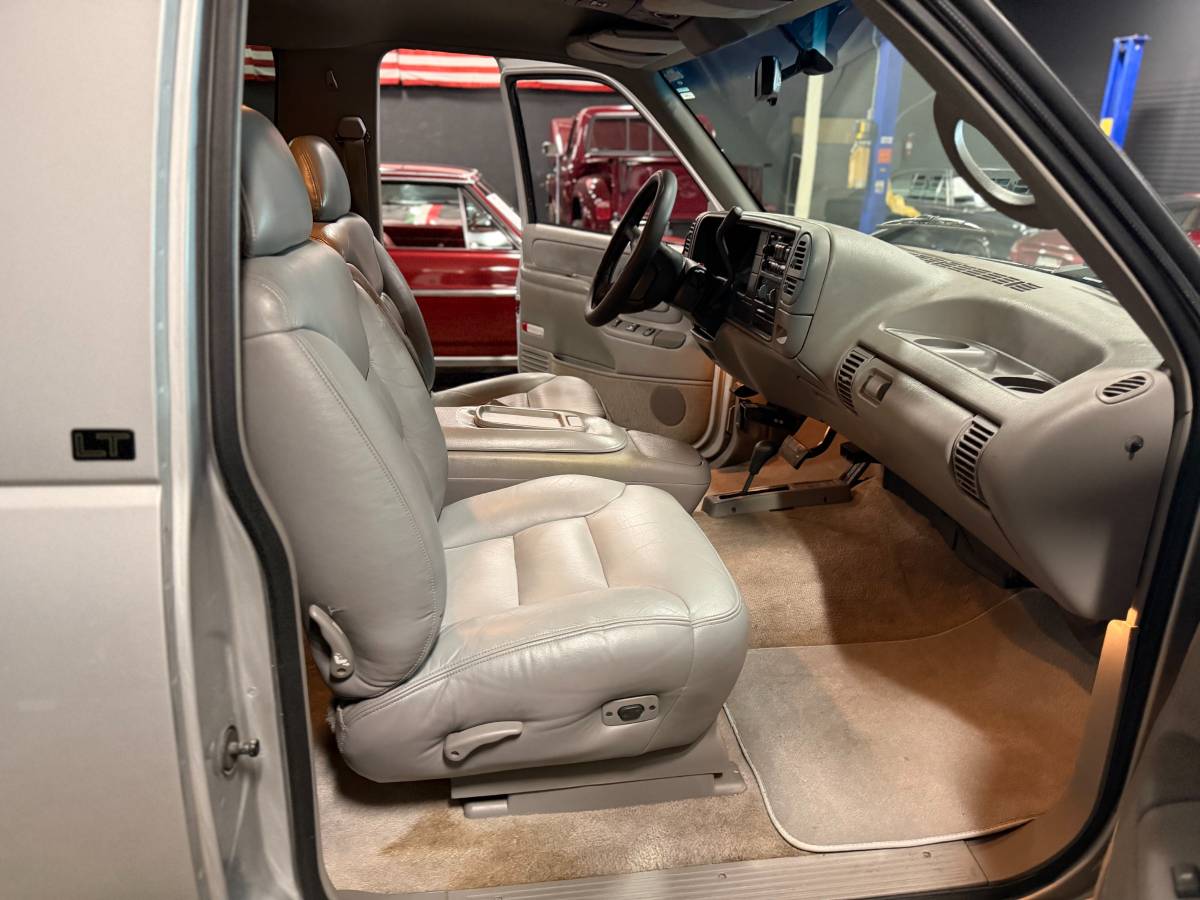 Chevy-tahoe-lt-4x4-1995-silver-10