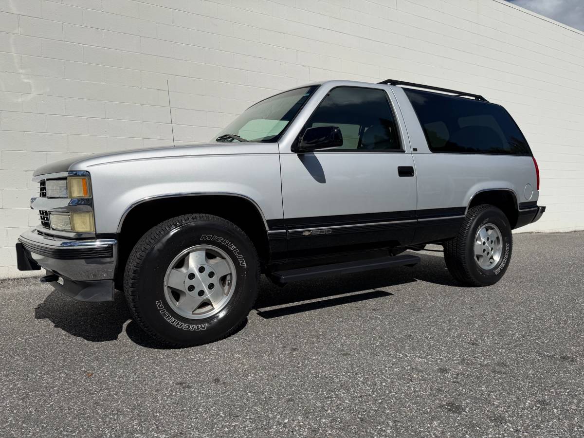 Chevy-tahoe-lt-4x4-1995-silver-16