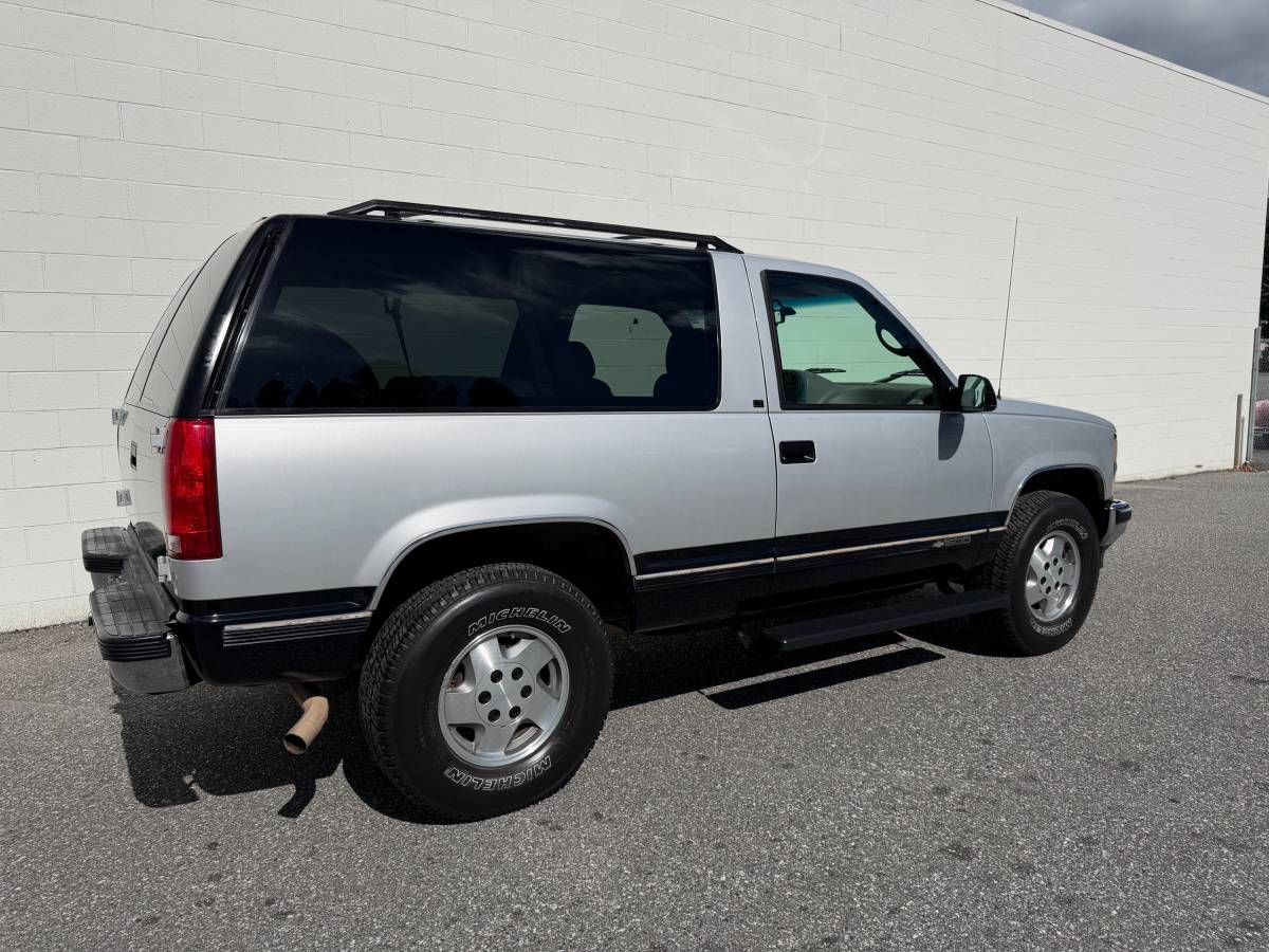 Chevy-tahoe-lt-4x4-1995-silver-2
