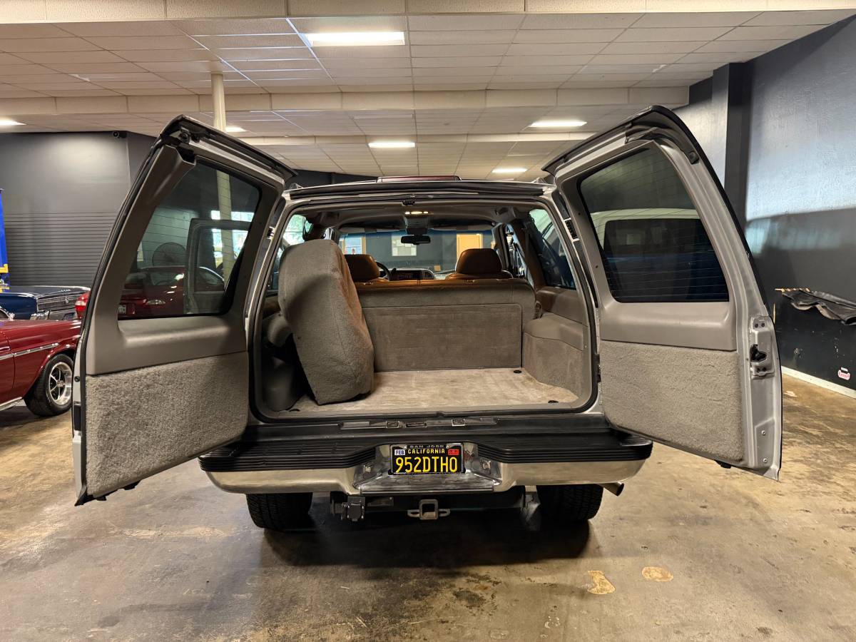 Chevy-tahoe-lt-4x4-1995-silver-21