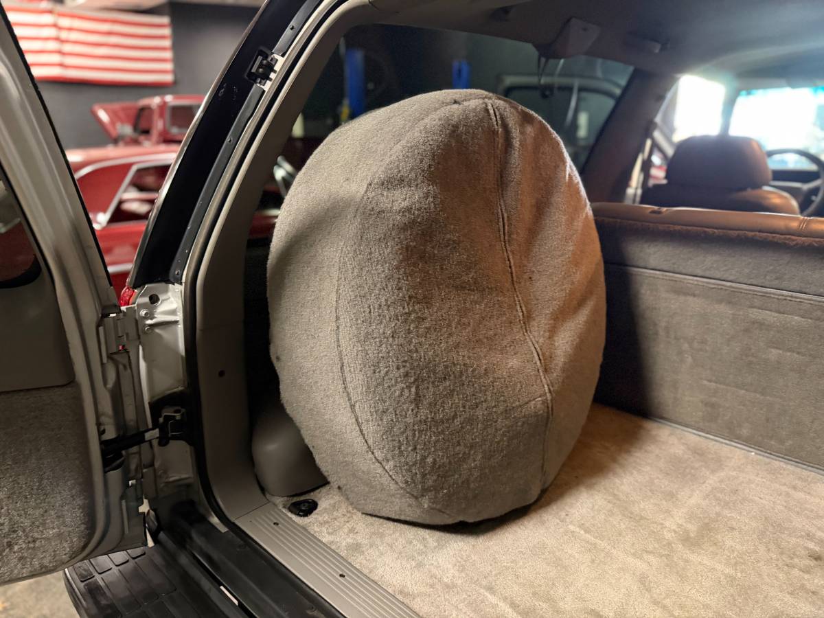 Chevy-tahoe-lt-4x4-1995-silver-22