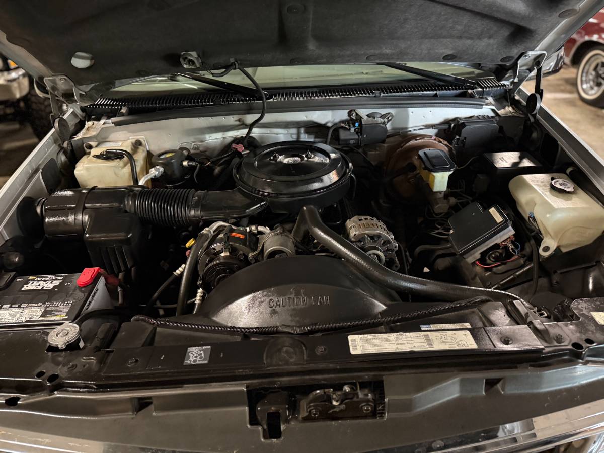 Chevy-tahoe-lt-4x4-1995-silver-23