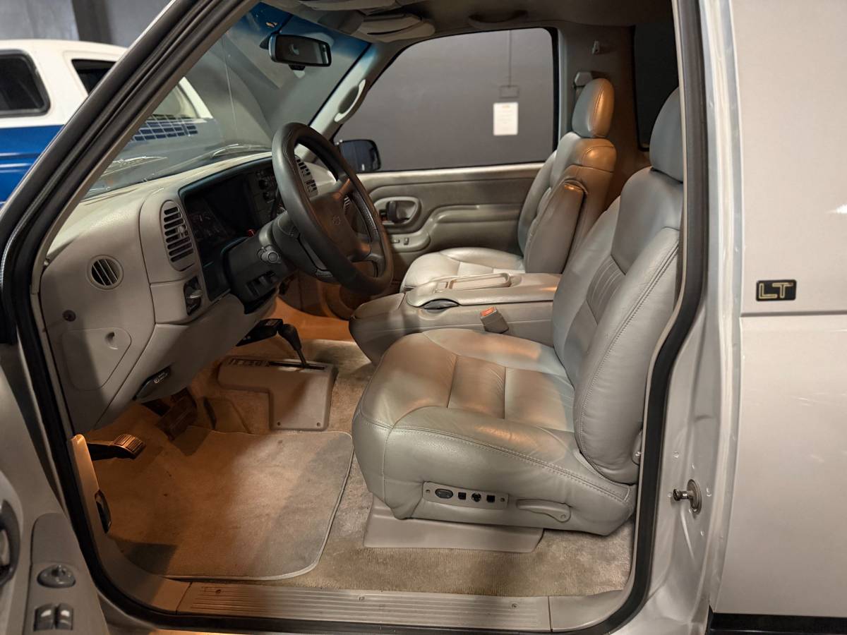 Chevy-tahoe-lt-4x4-1995-silver-8