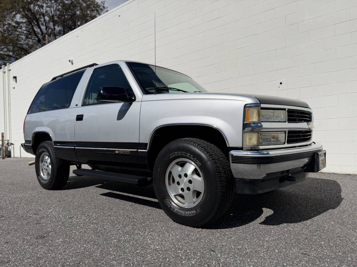 Chevy-tahoe-lt-4x4-1995-silver