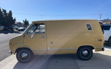 Chevy-van-1974-yellow-1