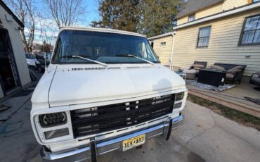 Chevy-van-1989-white-12
