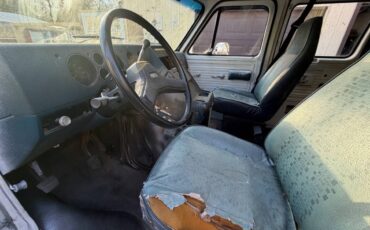 Chevy-van-1989-white-14