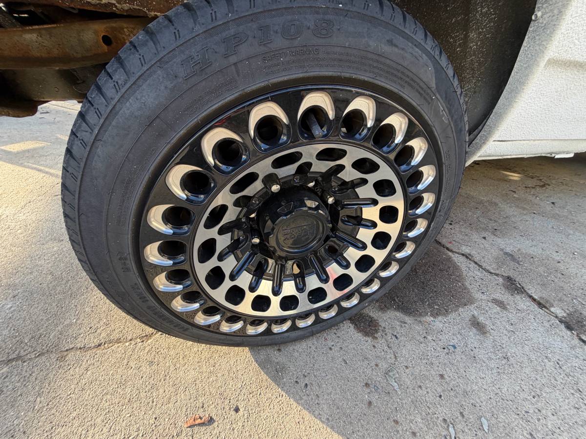 Chevy-van-1989-white-15