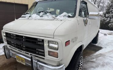 Chevy-van-1989-white-17