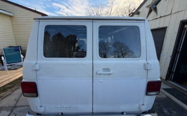 Chevy-van-1989-white-2