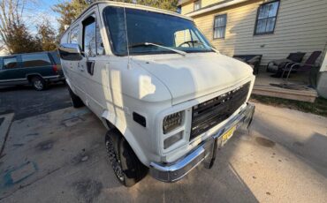 Chevy-van-1989-white
