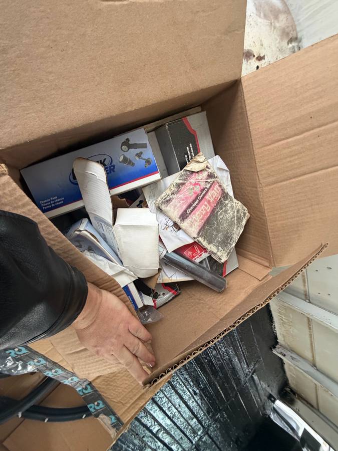 Chevy-van-1989-white-7