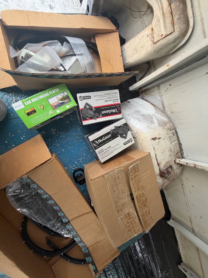 Chevy-van-1989-white-8