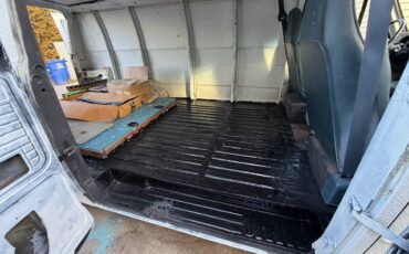 Chevy-van-1989-white-9