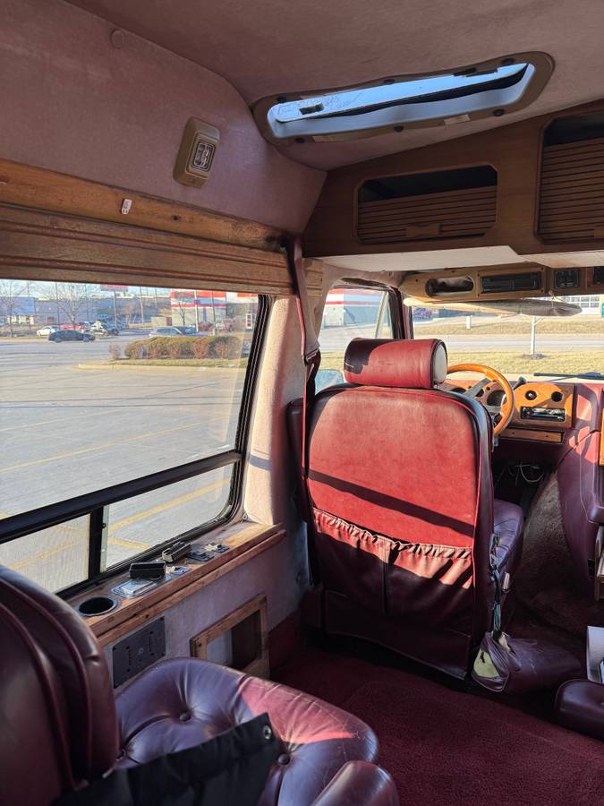 Chevy-van-1991-custom-1