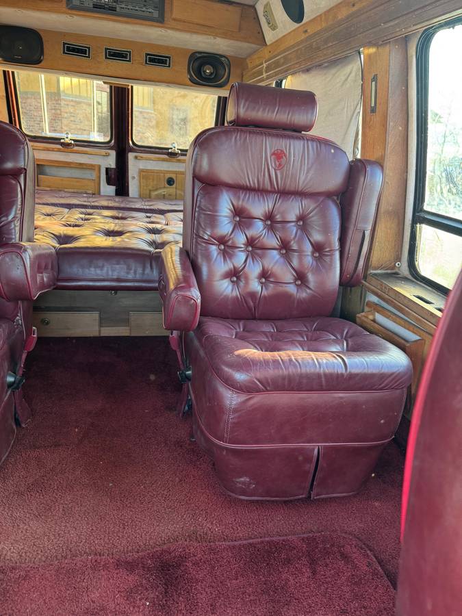 Chevy-van-1991-custom-10