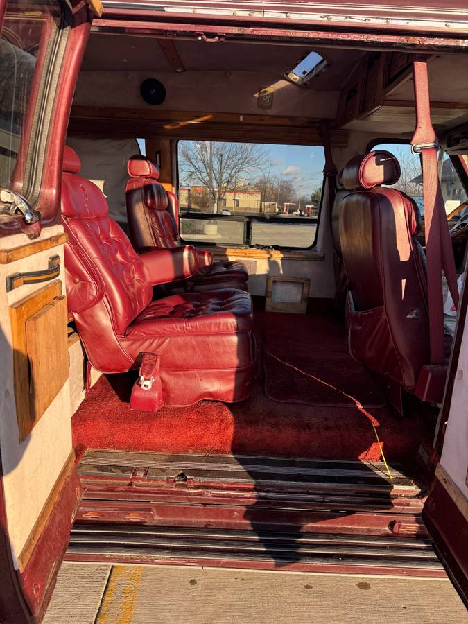 Chevy-van-1991-custom-12