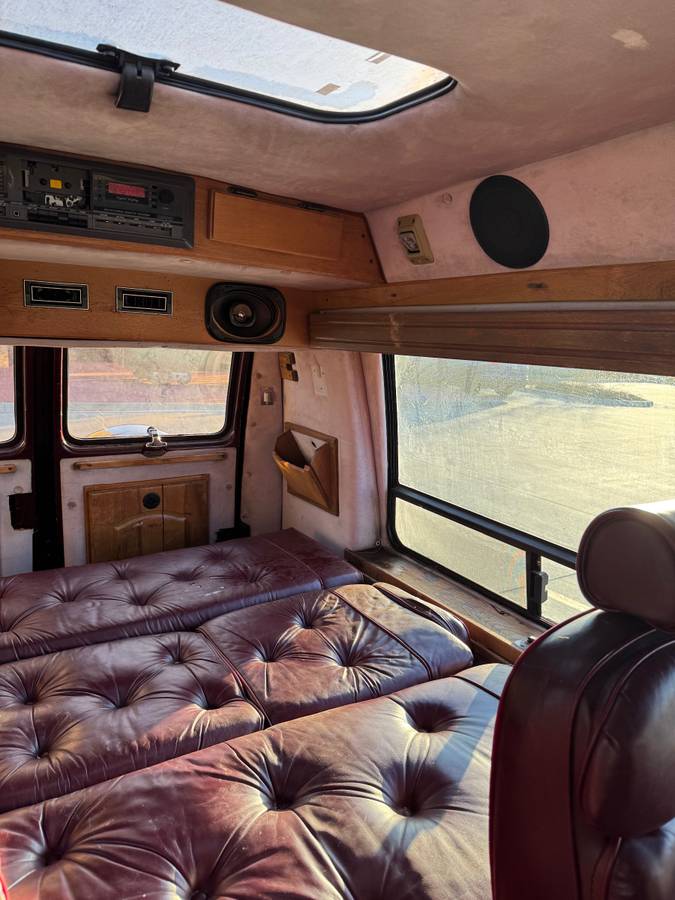 Chevy-van-1991-custom-15