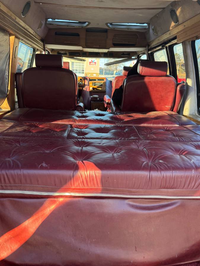 Chevy-van-1991-custom-2