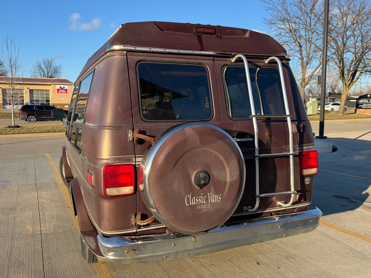Chevy-van-1991-custom-6