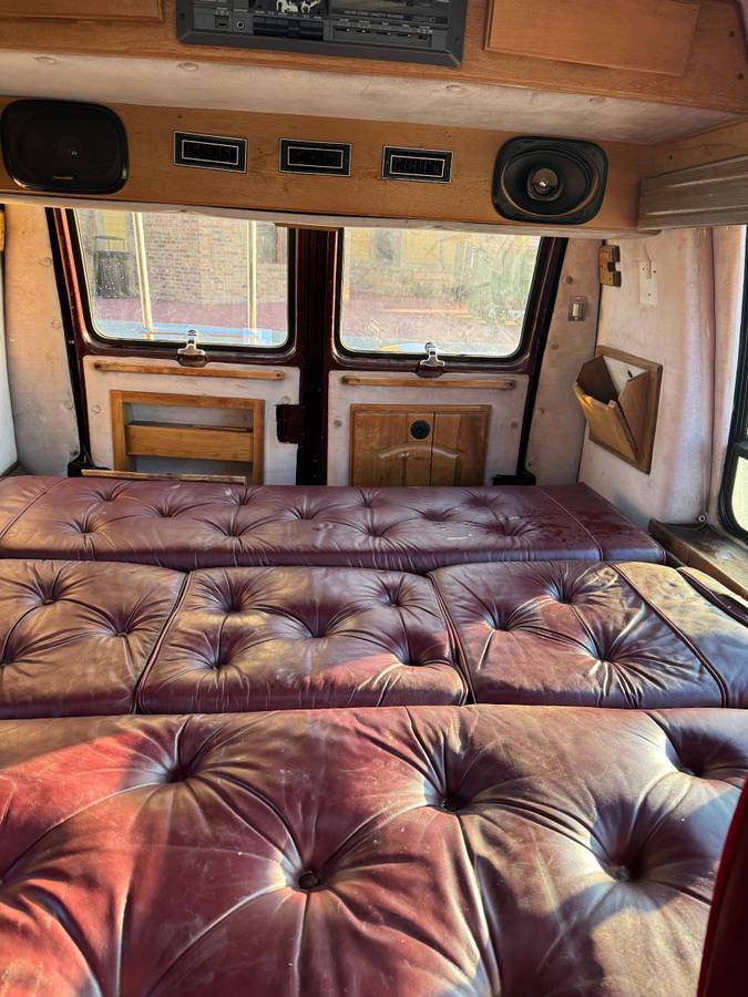 Chevy-van-1991-custom-9