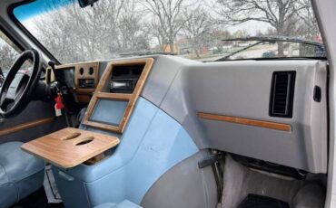 Chevy-van-1992-white-10