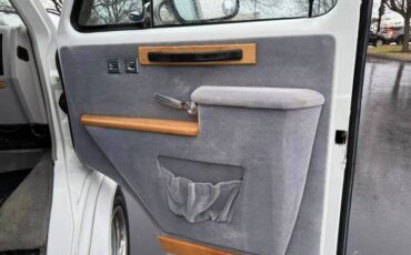 Chevy-van-1992-white-11